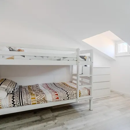 - 2 Bedrooms Center Of Daire *