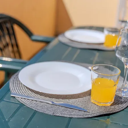 - 2 Bedrooms Center Of *