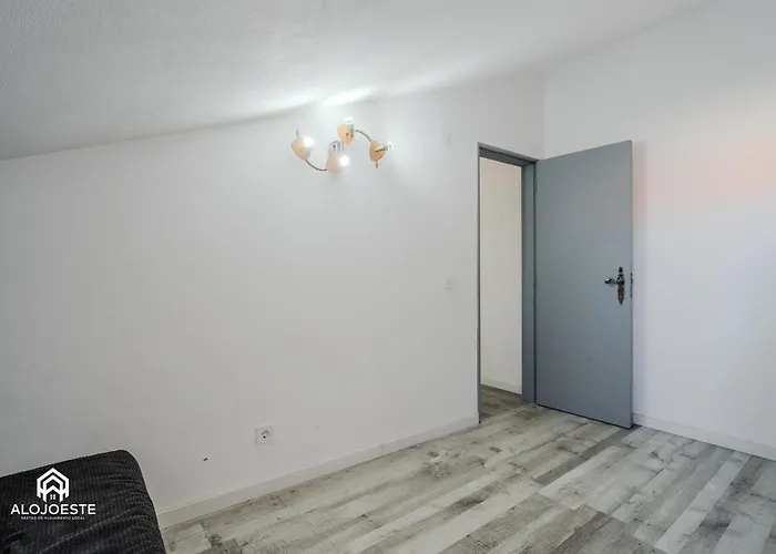 - 2 Bedrooms Center Of *