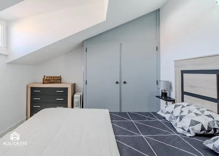 - 2 Bedrooms Center Of