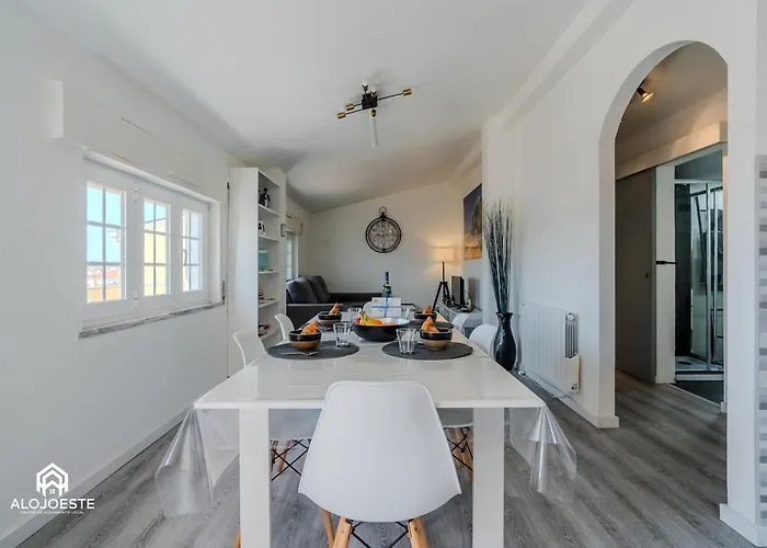 - 2 Bedrooms Center Of *