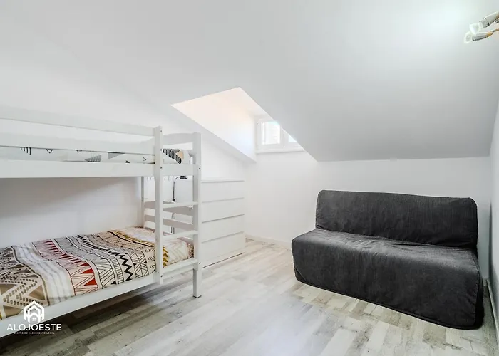 - 2 Bedrooms Center Of